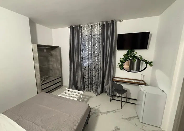 Shining Moon Guest house Rodi